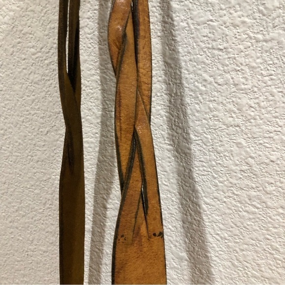 Vintage, possibly hand made,rustic tooled leather pouch with shoulder strap. - Picture 11 of 11